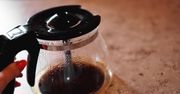 Tak łatwo wyczyścisz dzbanek od ekspresu do kawy w kilka sekund!
