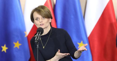 Zakaz handlu do zaostrzenia. Minister Jadwiga Emilewicz: Nie ma podstaw do rezygnacji