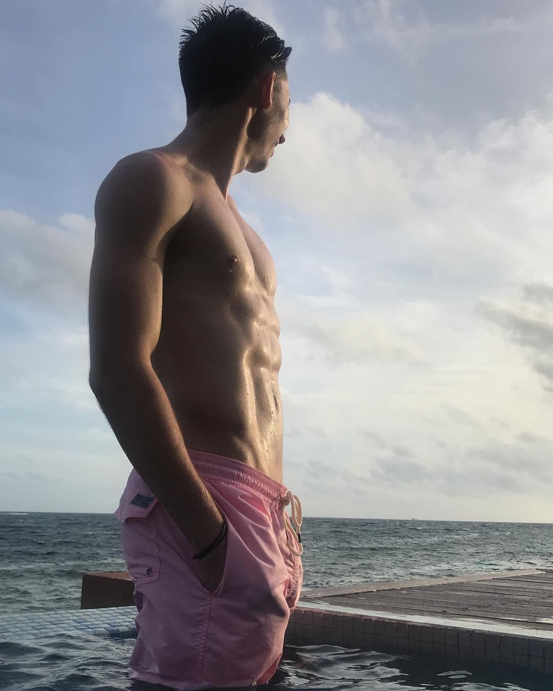 Kamil Grabara bez koszulki