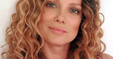 Joanna Liszowska w bieliźnie kusi na szezlongu. Znów wszystkich olśniła nową fryzurą