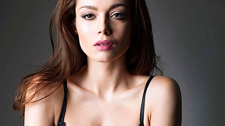 Paulina Papierska karmi piersią syna