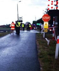 Tragedia na przejeździe kolejowym. Nie żyje pięć osób