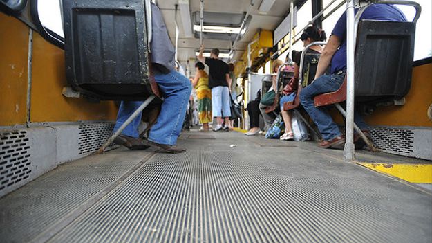 Wrocław. Koronawirus. Ekspert krytykuje wyłączenie klimatyzacji w komunikacji miejskiej