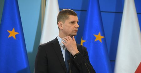 Koronawirus. Szkoły mogą być zamknięte dłużej, a egzaminy przeniesione na inny termin