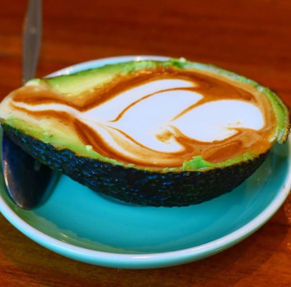 Kawa w awokado. Ekologiczny patent na latte