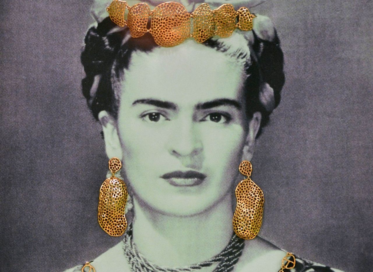 Proteza nogi i mordercze gorsety. Tajemnice szafy Fridy Kahlo ujrzały światło dzienne!