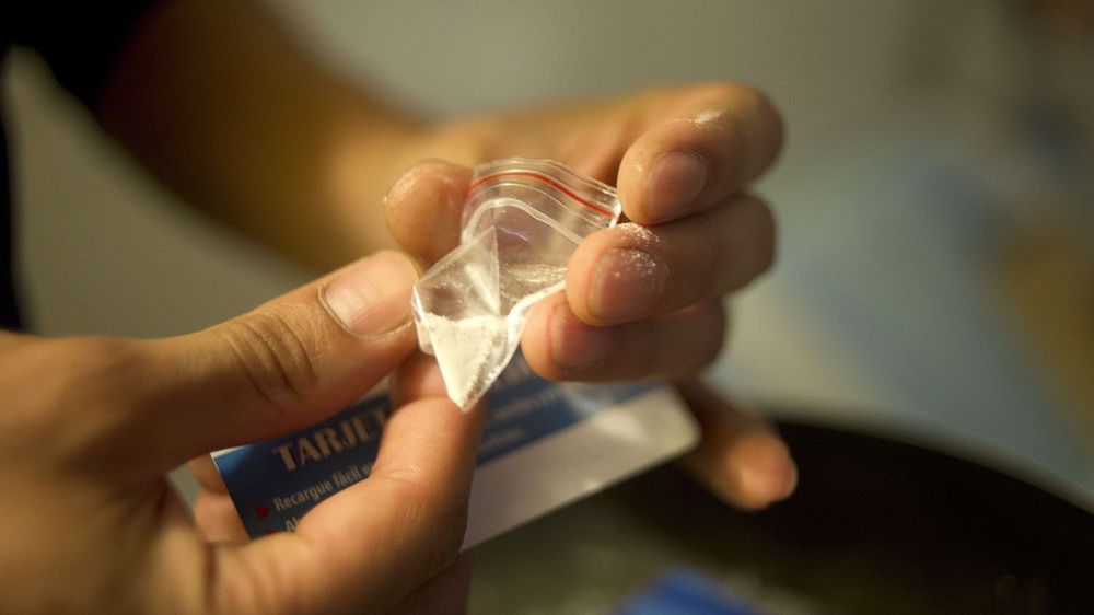 biała tabaczka z kolulmbii koksik