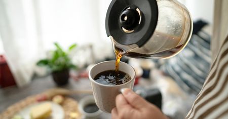 Wsyp łyżeczkę tego produktu do kubka, a następnie zalej kawą. Efekt jest wprost piorunujący