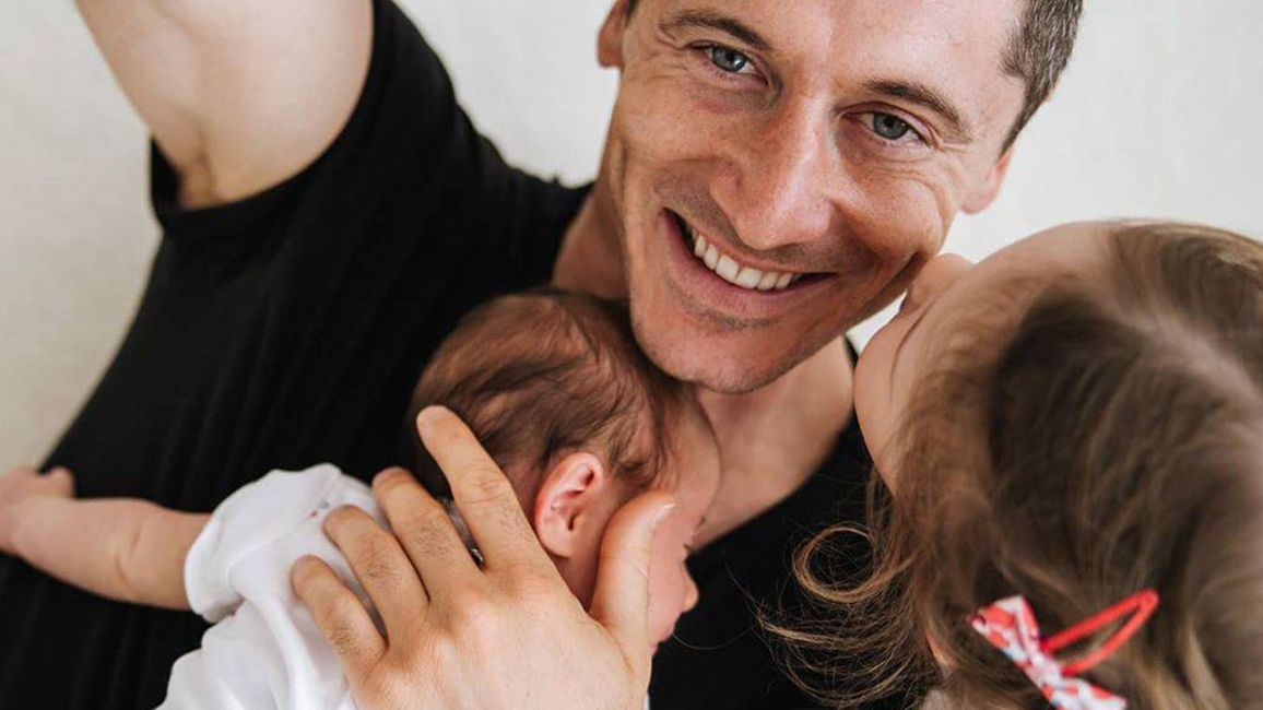 Robert Lewandowski z córkami