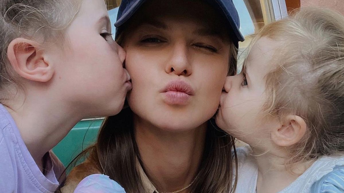 Anna Lewandowska o kłótniach córek. Nie zawsze Klara i Laura są tak słodkie jak na Instagramie. Tak naprawdę wyglądają ich relacje