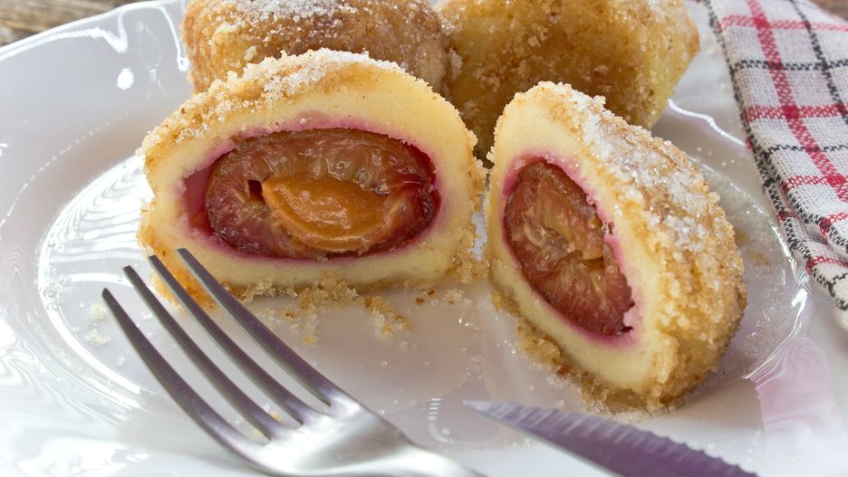Knedle ze śliwkami krok po kroku. Najprostszy przepis