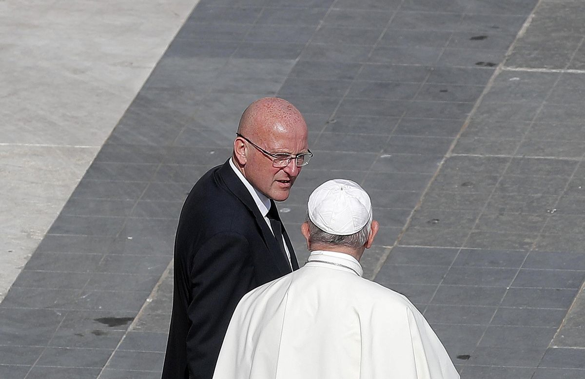 Skandal w Watykanie. "Anioł stróż papieża" odchodzi