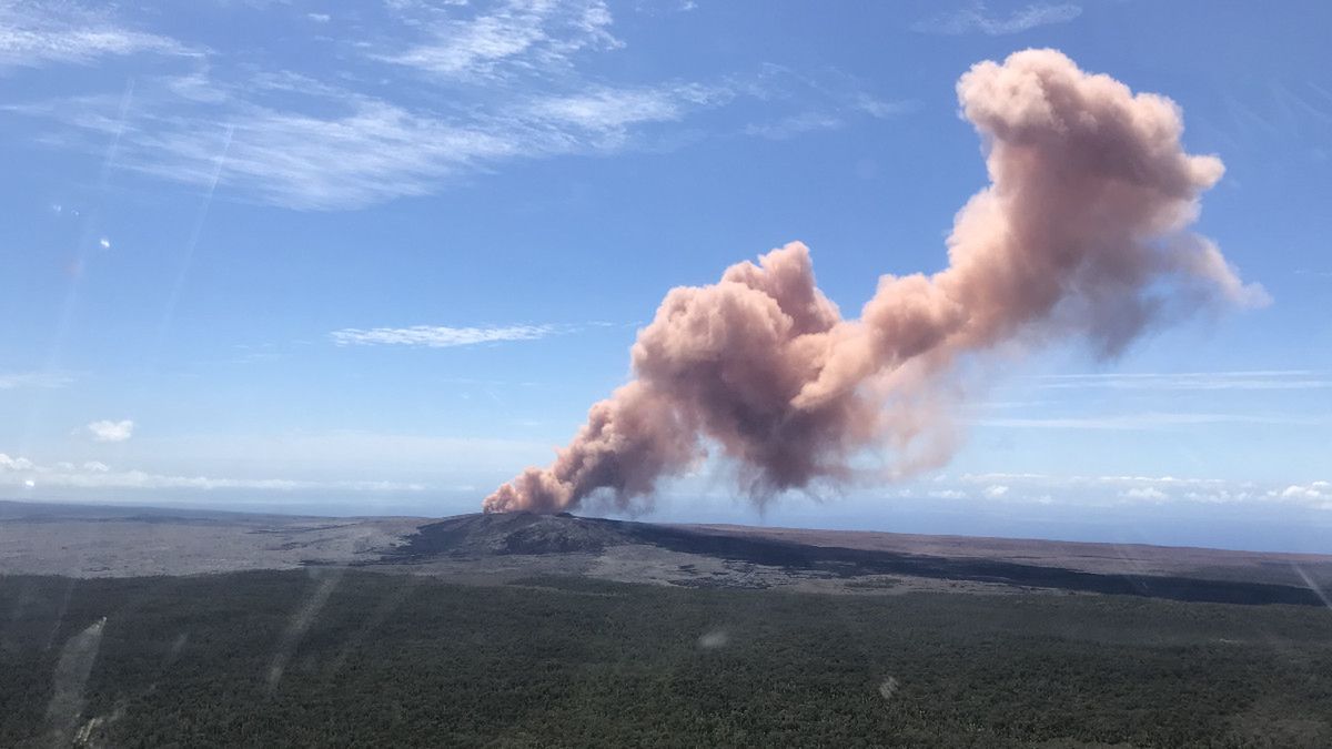 Miała być erupcja, i jest. Wulkan nie zawiódł, więc ludzie uciekają