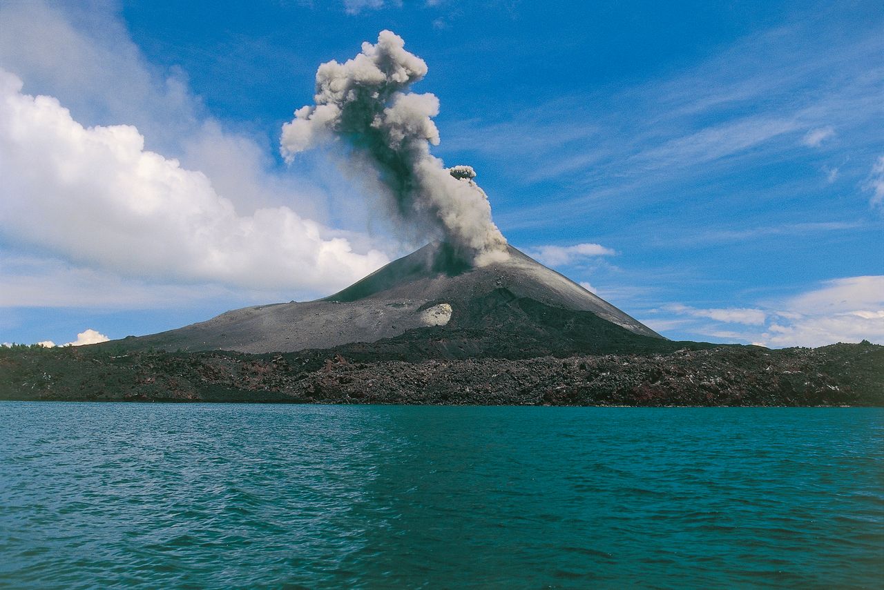 Wybuchł Anak Krakatau i trzy inne wulkany Indonezji