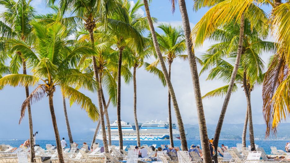 Popularnym kierunkiem, do którego latają "czartery" jest również Dominikana. W tym przypadku zdecydowanie bardziej opłaca się podróżowanie z biurem podróży