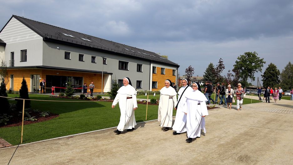 Koronawirus. Siostry dominikanki z m.in. Broniszewic opiekują się starszymi osobami w Domu Pomocy Społecznej w Bochni