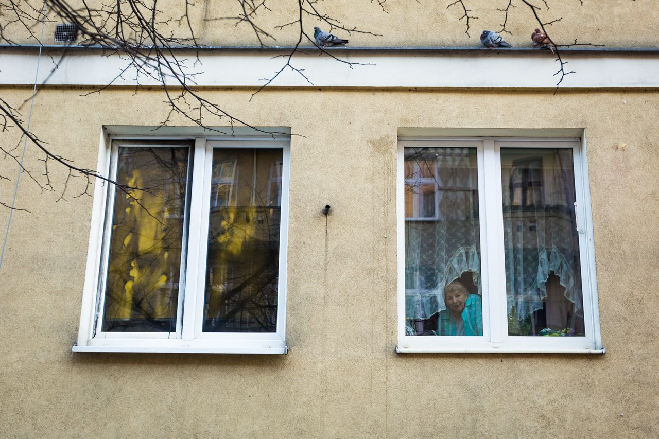 Narzeczony zaproponował, by wprowadziła się do niego. Nie wie, ile zapłacić teściom