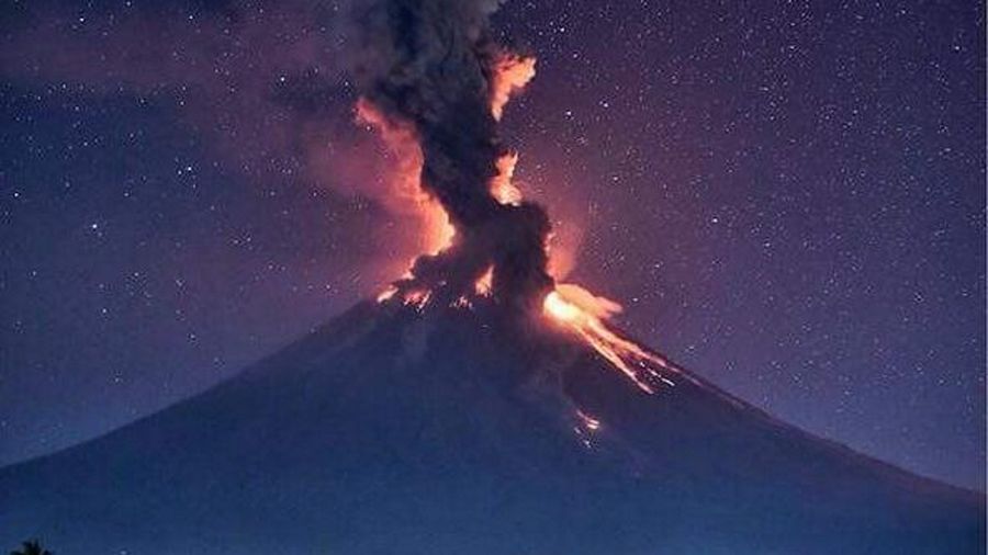 Mount Mayon eksplodował