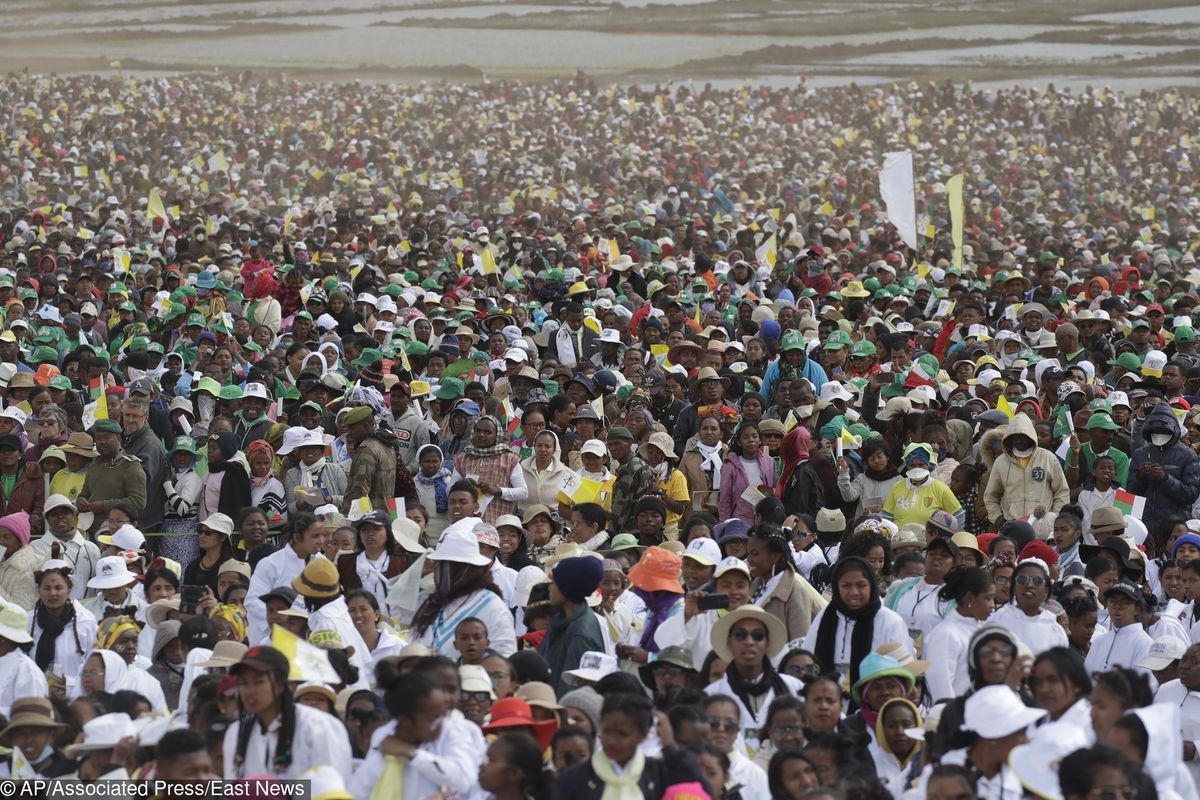 Madagaskar. Tłumy na mszy z papieżem Franciszkiem. Około miliona wiernych