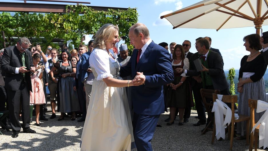 Władimir Putin przyjedzie na spotkanie z Angelą Merkel prosto z wesela szefowej austriackiego MSZ