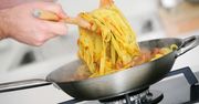 Gotujesz makaron w garnku z wodą? Twierdzą, że robisz to źle
