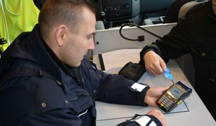 Policja dostała terminale płatnicze. Pierwsze urządzenia trafiły do Opola