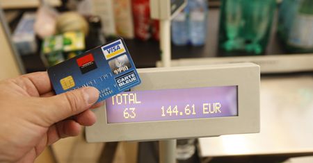 Jedziesz na dalekie wakacje? Lepiej wyspowiadaj się bankowi