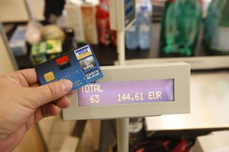 Jedziesz na dalekie wakacje? Lepiej wyspowiadaj się bankowi