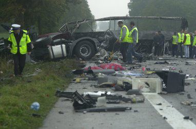 Policja: na miejscu wypadku autokaru znaleziono jeden kanister