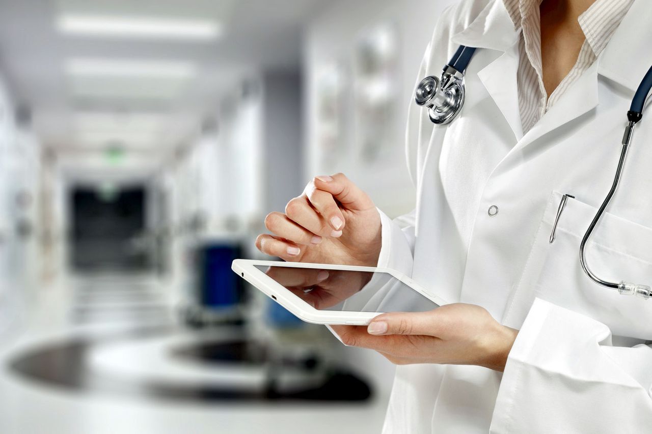 Ministerstwo Zdrowia zatrudnia lekarzy do udzielania porad online