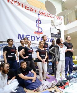 Autor tekstu o rezydentach jedzących kawior został zawieszony. Szef portalu przeprasza