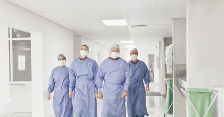 Koronawirus. W szpitalach brakuje masek. "Państwowa agencja rozsprzedała za grosze"