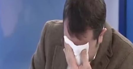 Dziennikarz nie wytrzymał. Zalał się łzami na wizji