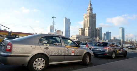 Wielki protest taksówkarzy. Sparaliżowali ruch w centrum Warszawy