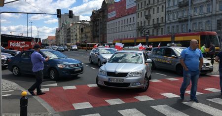 "Będziemy walczyć dalej". Taksówkarze zapowiadają, że poniedziałkowy strajk to dopiero początek