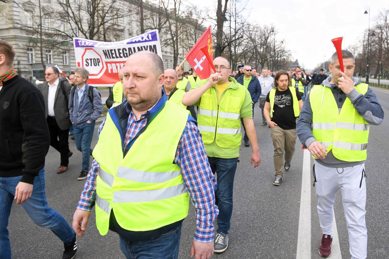 Strajk taksówkarzy. Protestujący zaatakowali taksówkarza, który pracował