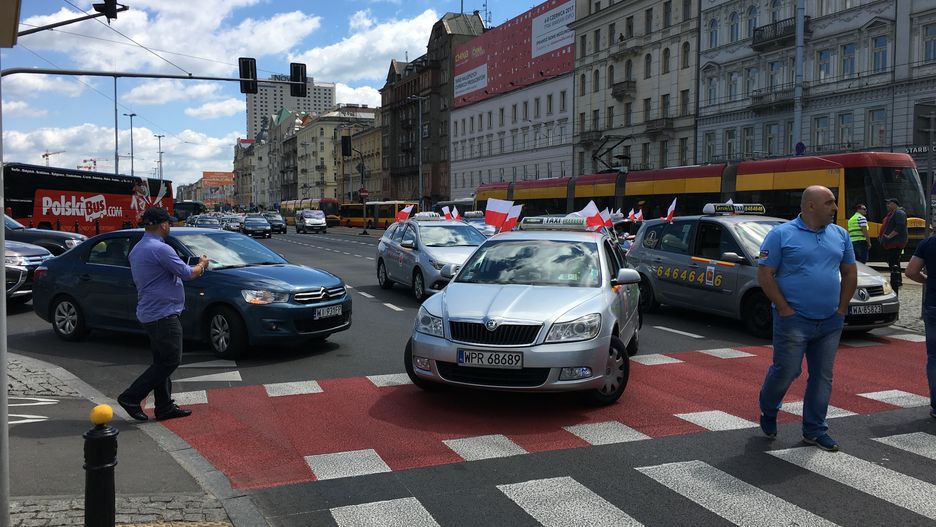 Protest taksówkarzy na ulicach Warszawy