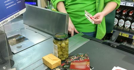 Rynek spożywczy. Optymistyczne wyniki badań. W jedzeniu i piciu jest coraz mniej soli i cukru