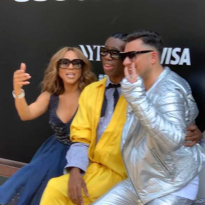 Łukasz Kędzior w srebrnej stylizacji - New York Fashion Week 2019