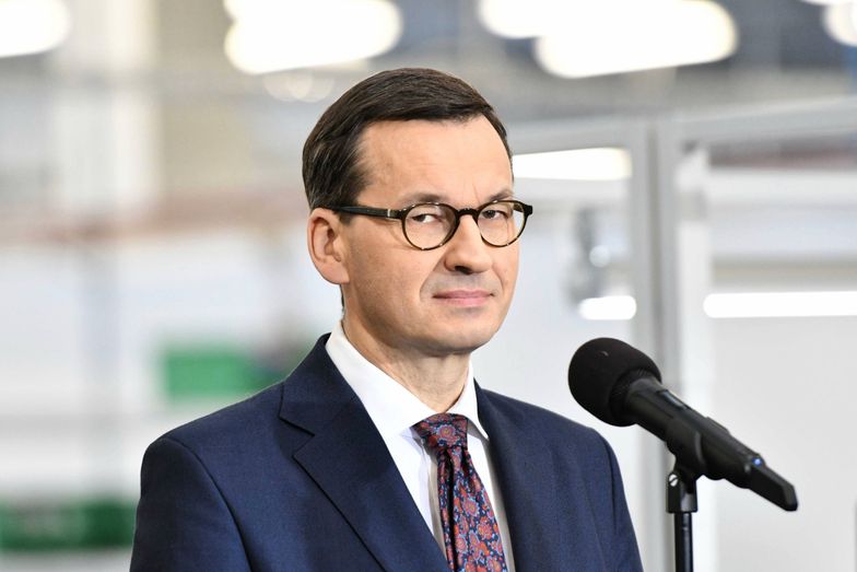 Mateusz Morawiecki nie może być zadowolony - podwyżka akcyzy przyniesie mniej niż planował