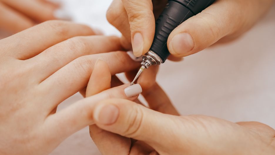 Manicurist with a milling cutter for manicure