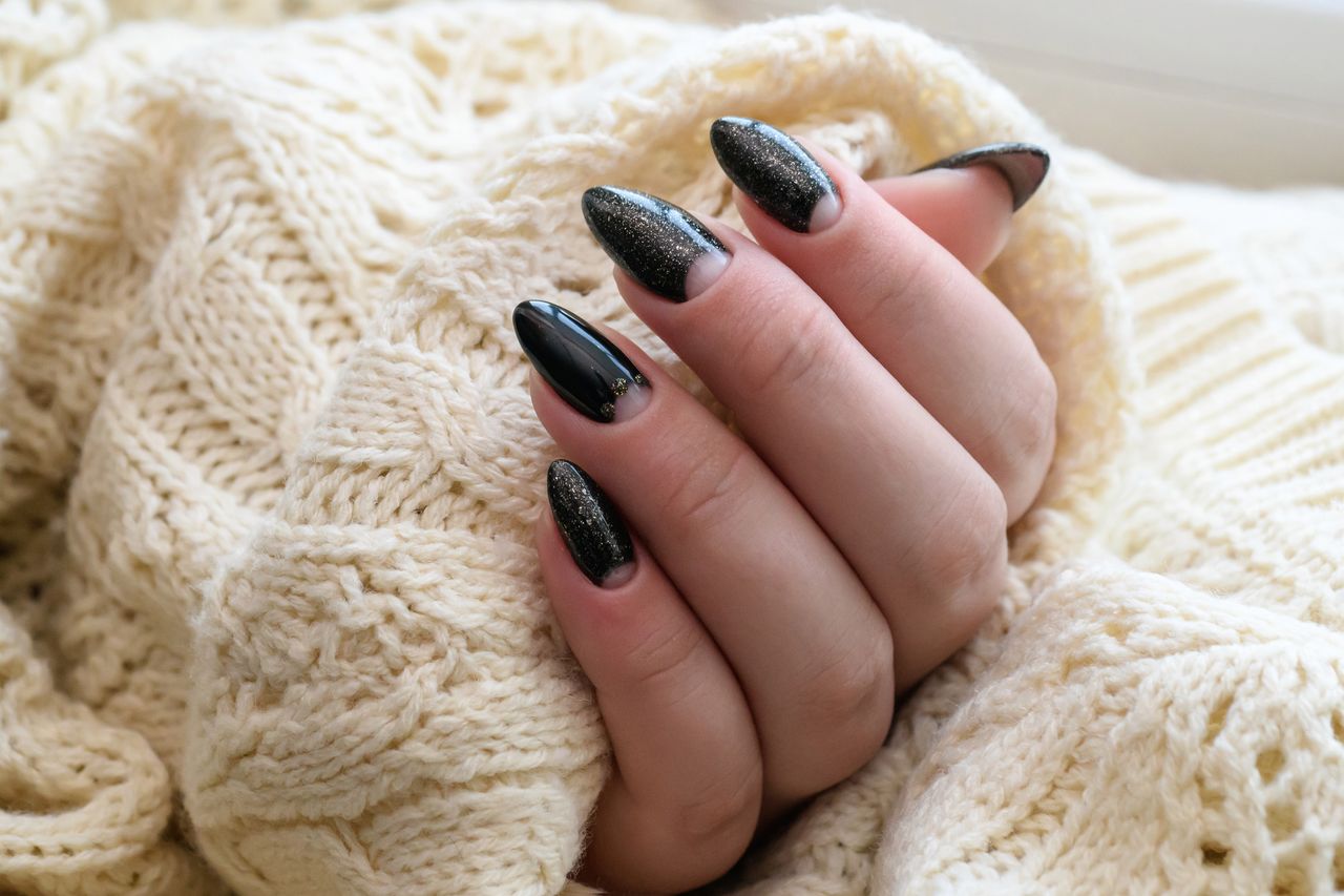 Paznokcie na zimę 2019. Najpiękniejszy manicure na Sylwestra i święta Bożego Narodzenia