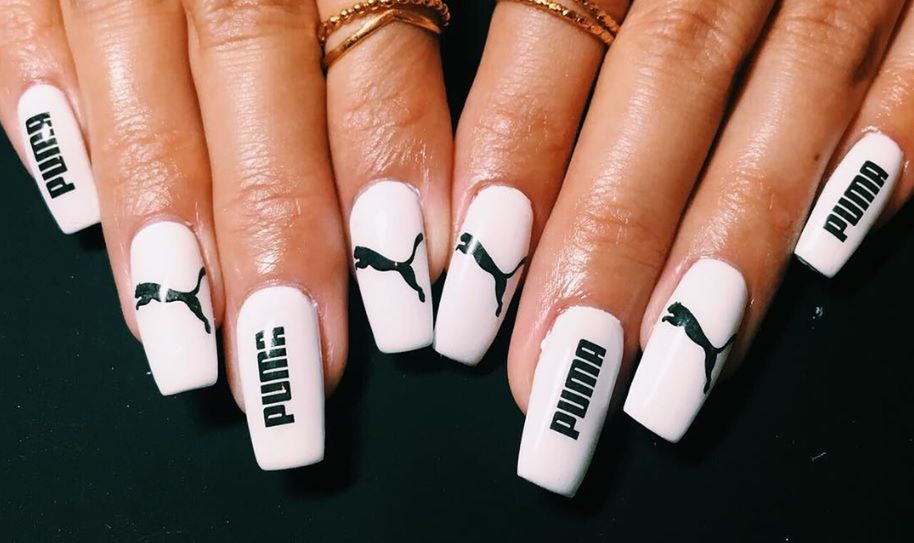 Nowy trend w manicure: logo na paznokciach