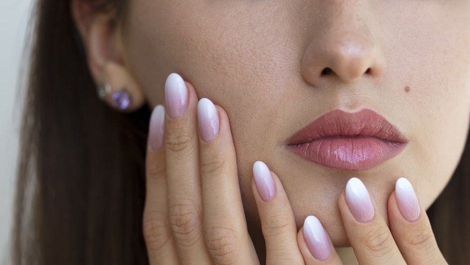 Manicure ombre to bardzo efektowna metoda stylizacji paznokci