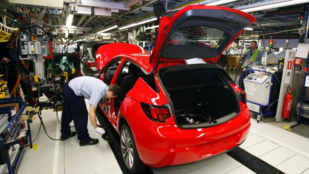 Samochodów produkujemy dużo więcej niż przed rokiem