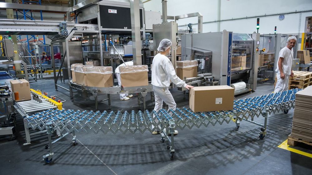 Produkcja spada kolejny miesiąc z rzędu.