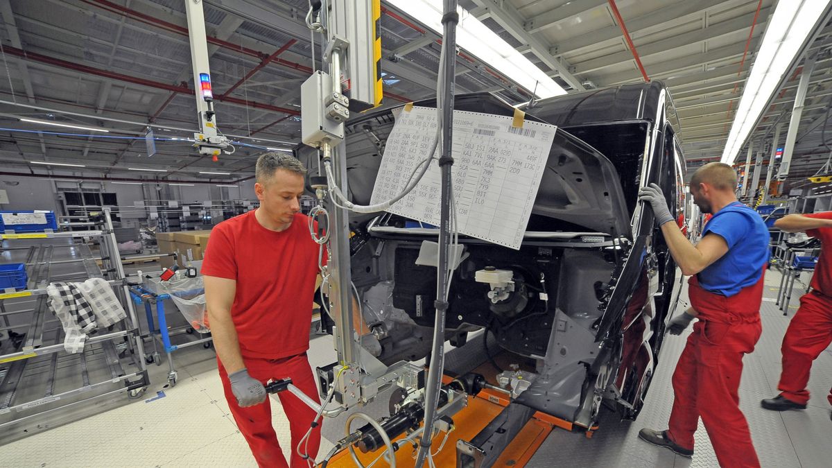 Sytuacja w przemyśle pogarsza się.