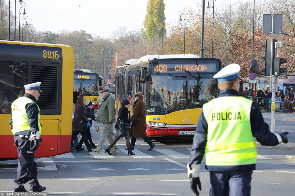 Warszawa. Policja podsumowała akcję "Znicz 2019" w stolicy. Nie było śmiertelnych wypadków