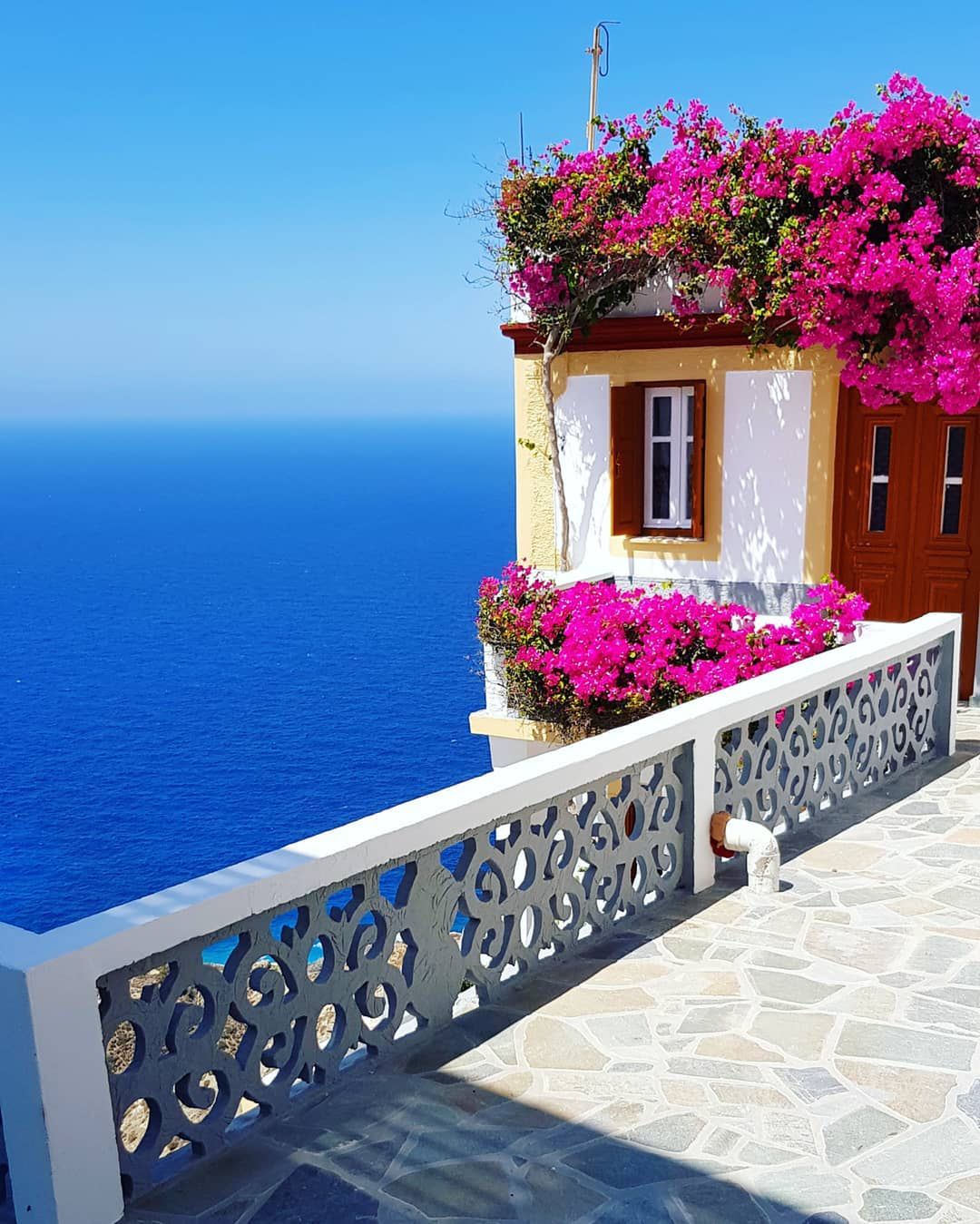 Typowo grecki widok na wyspie Karpathos 