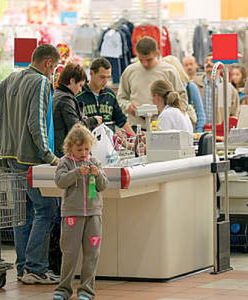 Klienci stoją a kasjerek brak